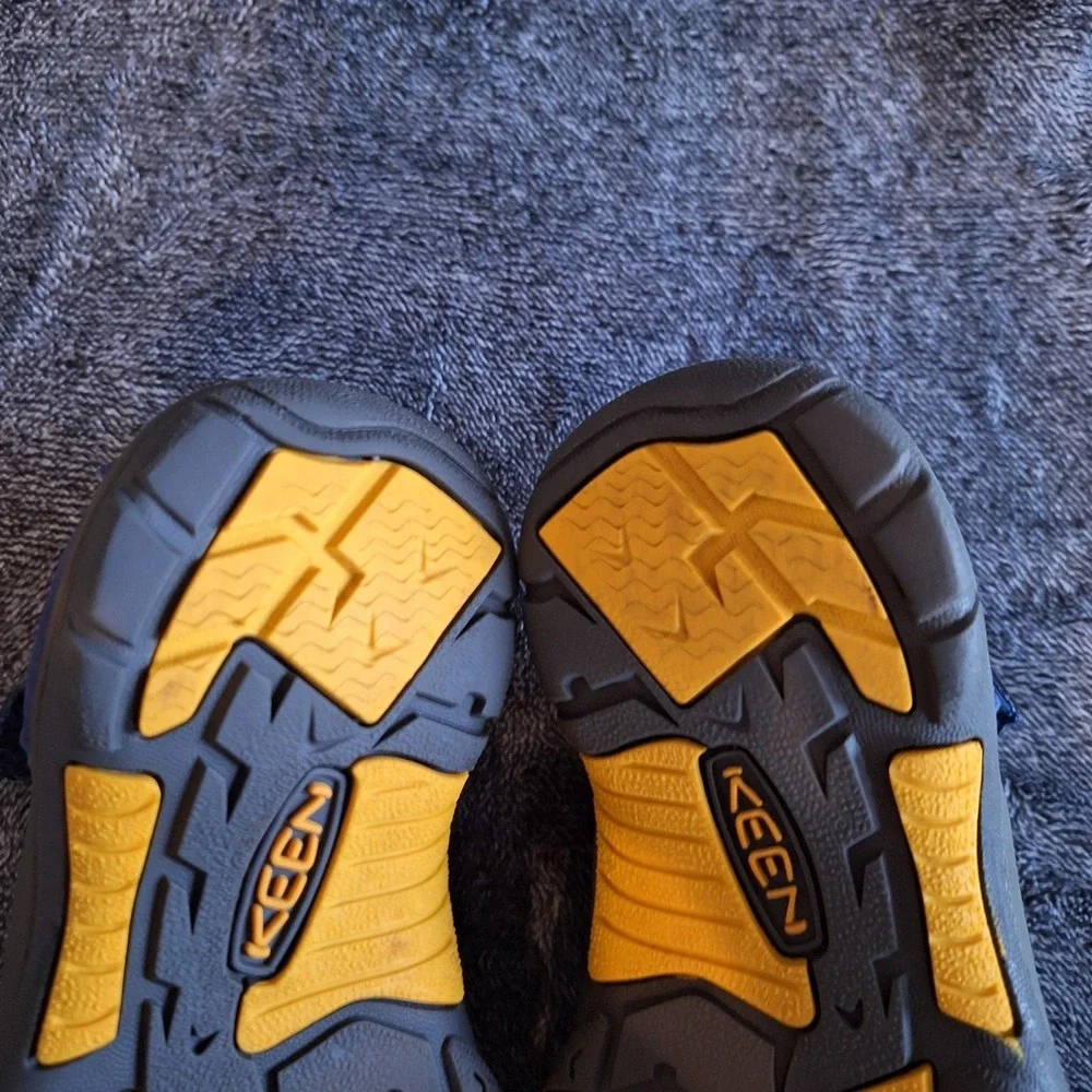 Keen Kids Newport H2 Closed Toe Water Sandals Youth 1 US‎ Swimming Beach
